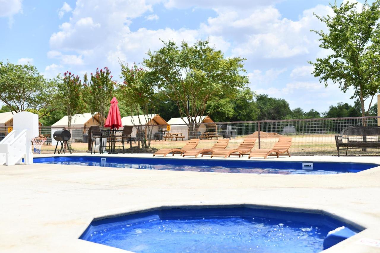 Son'S Rio Cibolo Birdhouse Cabin #7 Water Sports, Hot Tubs, Volleyball, Game Room, And More! Marion Exterior photo